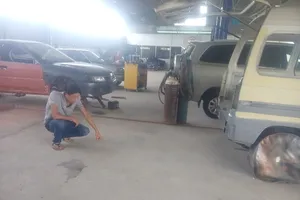 Chủ gara bị đâm chết trong đêm mưa gió