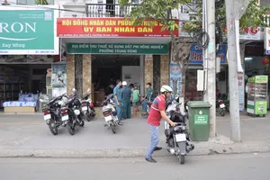 Đình chỉ vụ án vào trụ sở UBND phường chém người