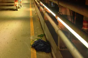 Ngăn cản người đàn ông treo cổ trên cầu vượt Cây Gõ