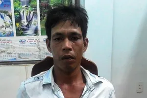 Lấy mảnh vỡ chai bia đâm bạn nhậu tử vong