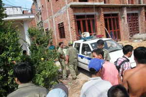 Tường tầng 3 đổ đè sập giàn giáo, một công nhân tử vong 