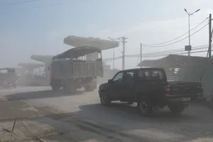 Nguyên do bụi mù bao trùm xa lộ Hà Nội