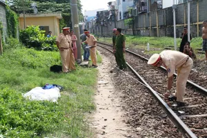 Đi trên đường sắt, người phụ nữ bị tàu hỏa cán tử vong