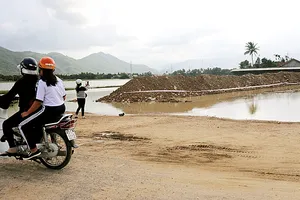 Đi câu cá, một ông lão chết đuối