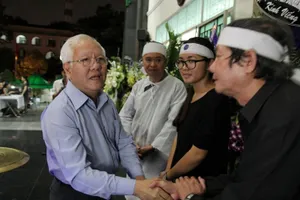 Lời chia sẻ xúc động của chủ tịch TP.HCM viếng PGS-NGND Trần Thanh Đạm