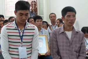 Vừa ra tù, hai cha con lại đánh chết hàng xóm