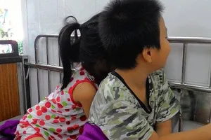 Chuyển PC45 điều tra vụ cha ép hai con uống thuốc chuột