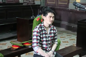 Hoãn xử phúc thẩm vụ cướp nhẫn kim cương của người tình 