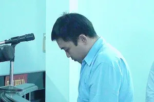 Hành hung, ‘trấn’ đồ của con nợ để trừ tiền