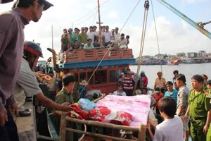 Đau đớn đón thi thể thuyền viên bị bắn ở Trường Sa về đất liền