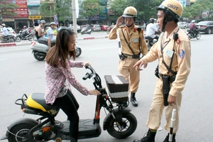 Xe máy điện, mô tô điện phải đăng ký từ ngày 6-12