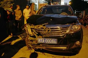 Viện trưởng Viện kiểm sát lái xe tông người liên tiếp rồi chạy trốn