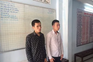 Bắt khẩn cấp hai côn đồ xịt hơi cay, đập đầu cư dân chung cư