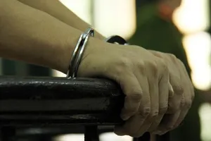 Tôi có nên góp tiền chạy án cho anh?