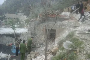 Chín người ngạt khí lò vôi, tám người tử vong