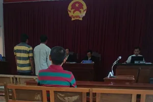  Đào hài cốt gia đình con nợ vứt xuống sông