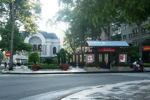 Tháo dỡ công viên - đài phun nước Nhà hát TP để làm metro