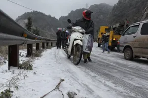 Địa phương bị băng tuyết phủ dày được quyền thực hiện cấm đường