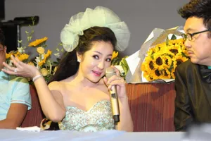 Thúy Nga tung clip 5 lần cưới