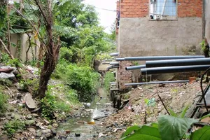 Lấn chiếm gây ngập sân bay: Xin tiền tỉ để vận động tháo dỡ