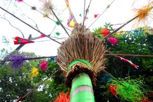 Nhà tre, mái lá giữa lòng Hà Nội