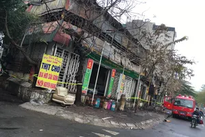 Cháy lớn tại cửa hàng bán thịt chó khiến nhiều người hoảng loạn