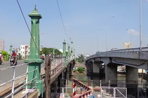 Sửa chữa, giữ lại cầu Nhị Thiên Đường cũ bằng cách nào?