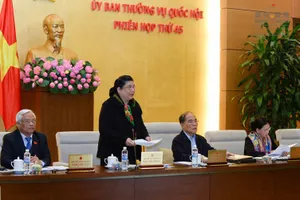 'Thủ tục nhiều để có tiền mới xong chứ sao nữa?'