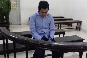 Bị đâm suýt chết vì liên tục ném chất bẩn đòi nợ