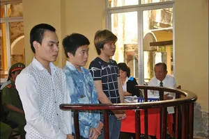 Chiếc áo đỏ oan nghiệt