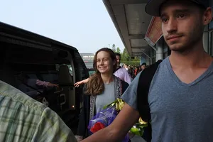 Nữ diễn viên Kong: Skull Island bay gấp về Mỹ dự Oscar 2016