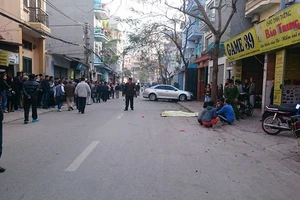 Tài xế xe điên tông chết ba người uống rượu, không bằng lái