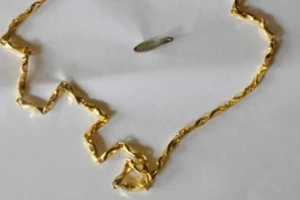 Đi xe SH giật dây chuyền