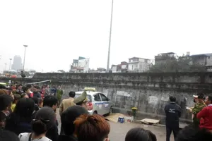 Bà cụ bế cháu nhỏ bị taxi “điên” tông tử vong