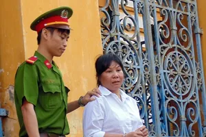 Nhờ giang hồ truy sát em trai chồng hờ