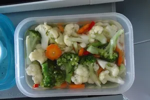 Người tiêu dùng nên hạn chế mua tỏi, sả, rau củ làm sẵn