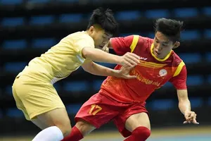 Cầu thủ dốc sức lấy điểm ở Giải Vô địch Futsal toàn quốc