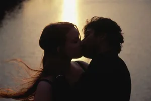 8 điều chàng cần làm để có nụ hôn tuyệt vời