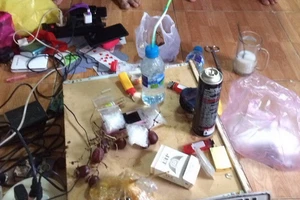 Gần 100 cảnh sát đồng loạt kiểm tra 15 khách sạn ở Bình Chánh 