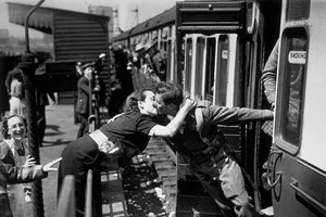 Tình yêu trong thời chiến qua ống kính nhiếp ảnh gia