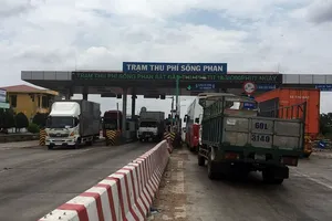 Trạm thu phí Sông Phan tái hoạt động sau 4 ngày tạm ngưng