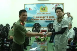 Trao trả 5.000 yen cho du khách Nhật