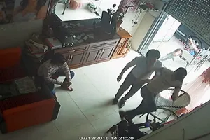Táo tợn xông vào nhà đánh người giữa ban ngày