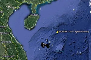 Trực thăng cứu một thuyền viên bị nạn gần quần đảo Hoàng Sa