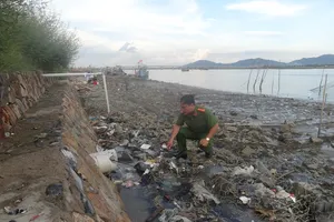 Cơ sở chế biến hải sản xả thải thẳng ra sông, biển