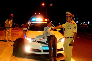 Phạt tài xế say rượu chặn đầu xe CSGT gần 20 triệu