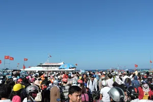 Hơn 4000 khách du xuân đảo Lý Sơn