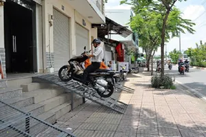 Đập tam cấp vào nhà, chính quyền và người dân đều khó