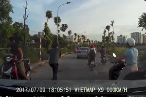 Quên khóa phanh, ô tô ‘tự lái’ trên đoạn đường 