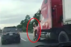 Chống đối cảnh sát giao thông: Vì đâu dân làm liều?